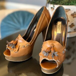 Simply Vera Wang 5” Brown Platform Heels Sz 6M With Tassels. Business Elegance